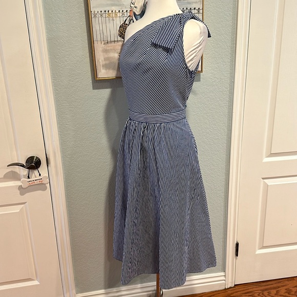 Macy’s ECI New York Size 10 Blue/White One Shoulder Diagonal Striped Dress - Picture 2 of 11